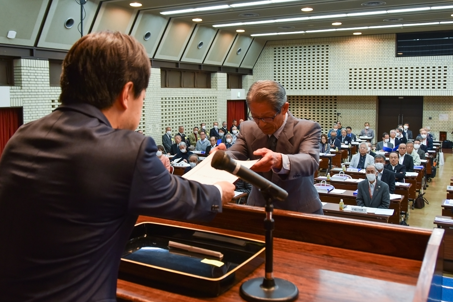 令和７年度小牧市区長委嘱状交付式